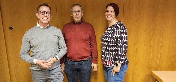 Firmung – lat. „Confirmatio“ bzw. „firmare“ – bedeutet Stärkung, Bekräftigung. Peter Markom (Mitte) und Elisabeth Wolfsberger (rechts) engagieren sich ehrenamtlich und werden von Florian Beer (links) & Pater Pius begleitet.