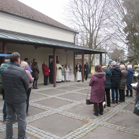 Traditioneller Beginn bei Maria Lichtmess ist bei der Pieta im Freien