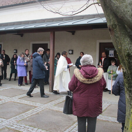 Traditioneller Beginn bei Maria Lichtmess ist bei der Pieta im Freien